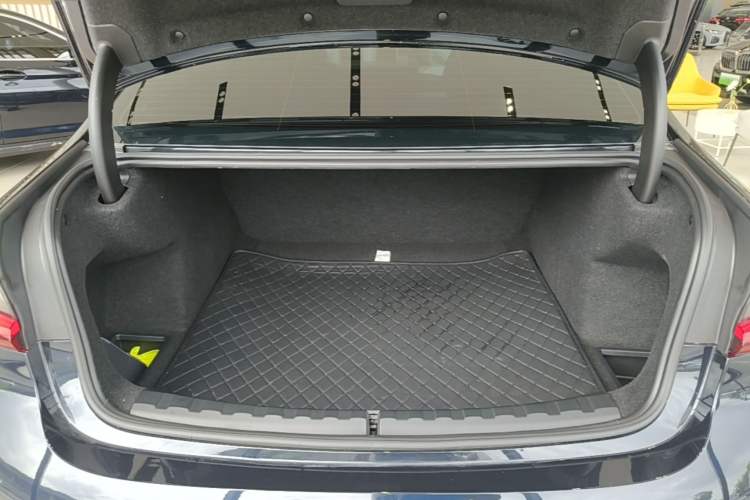Used BMW 3 Series 2025 330Li M Sport Shadowline Package Trunk