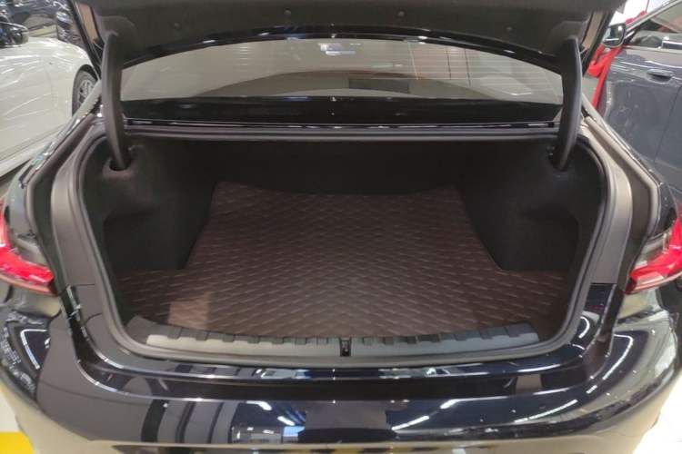 Used BMW 3 Series 2025 330Li M Sport Shadowline Package Trunk
