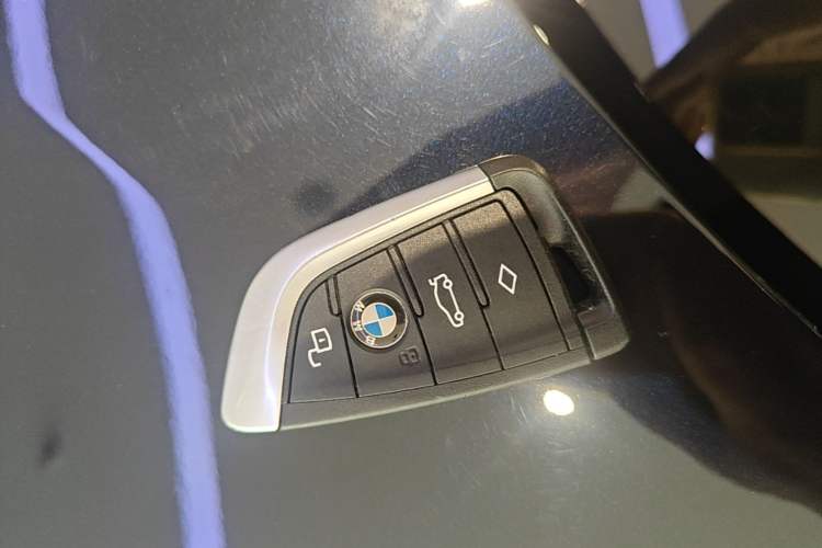 Used BMW 3 Series 2025 330Li M Sport Shadowline Package Vehicle Key