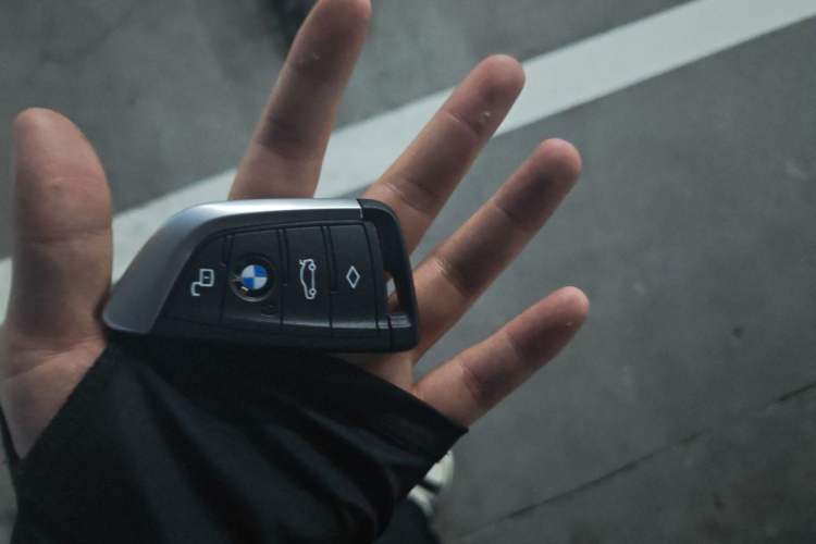 Used BMW 3 Series 2025 330Li M Sport Shadowline Package Vehicle Key