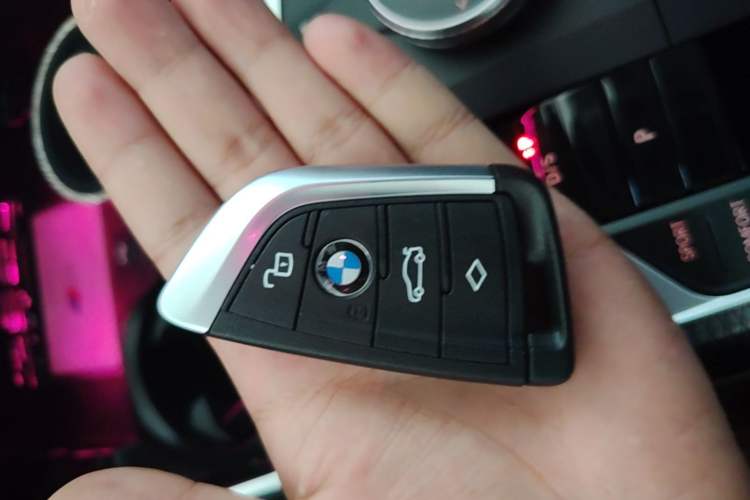 Used BMW 3 Series 2025 330Li M Sport Shadowline Package Vehicle Key