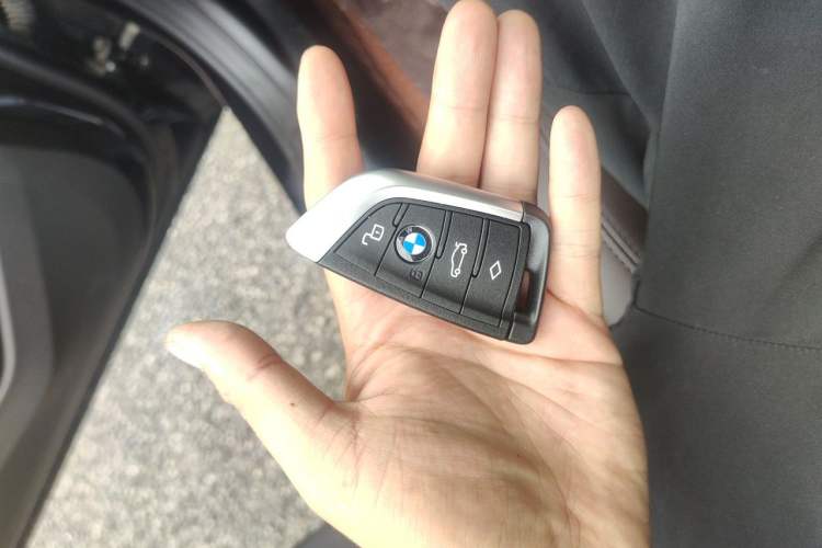 Used BMW 3 Series 2025 330Li M Sport Shadowline Package Vehicle Key
