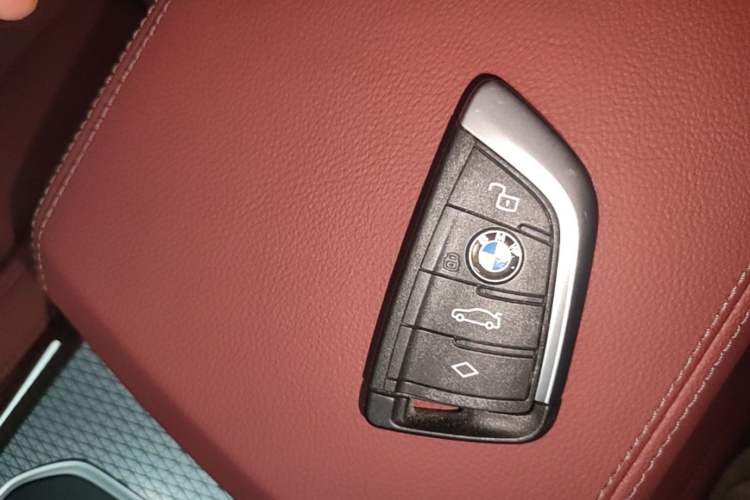 Used BMW 3 Series 2025 330Li M Sport Shadowline Package Vehicle Key