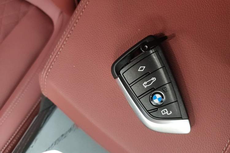 Used BMW 3 Series 2025 330Li M Sport Shadowline Package Vehicle Key