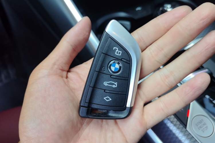 Used BMW 3 Series 2025 330Li M Sport Shadowline Package Vehicle Key