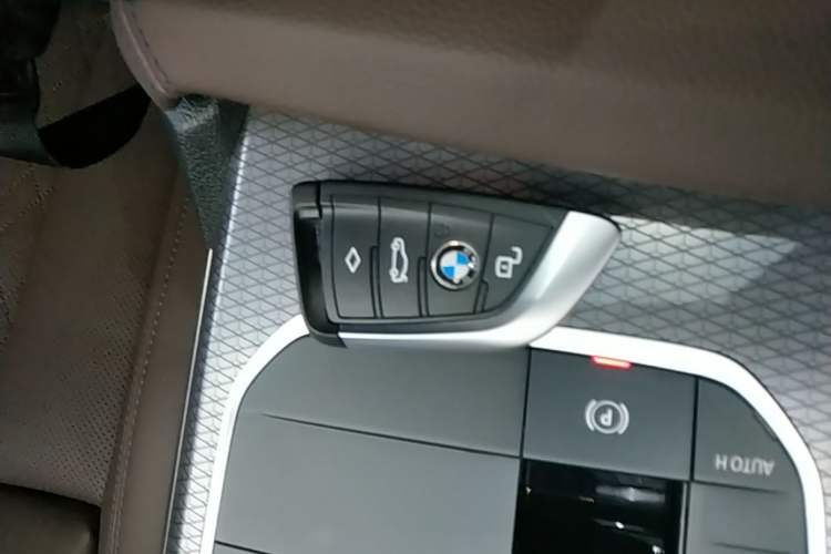 Used BMW 3 Series 2025 330Li M Sport Shadowline Package Vehicle Key