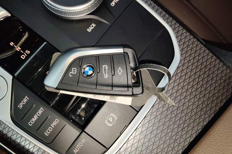 Used BMW 3 Series 2025 330Li M Sport Shadowline Package Vehicle Key