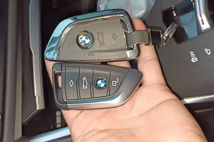 Used BMW 3 Series 2025 330Li M Sport Shadowline Package Vehicle Key