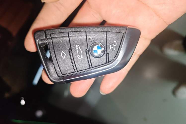 Used BMW 3 Series 2025 330Li M Sport Shadowline Package Vehicle Key