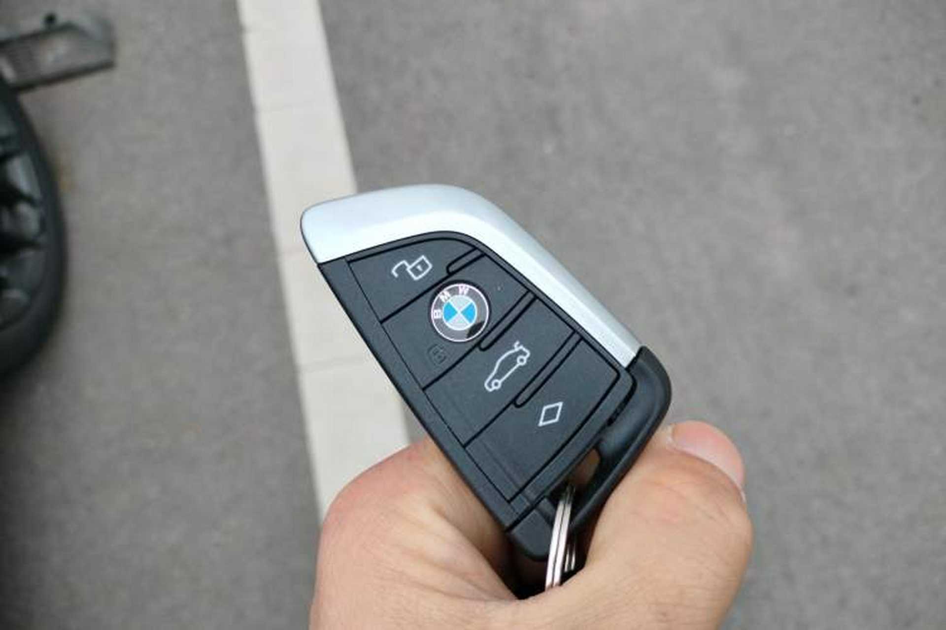 Used BMW 3 Series 2025 330Li M Sport Shadowline Package Vehicle Key