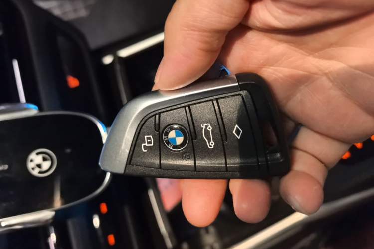 Used BMW 3 Series 2025 330Li M Sport Shadowline Package Vehicle Key