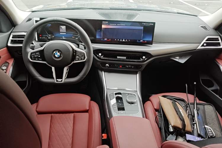 Used BMW 3 Series 2025 325i M Sport Package Center Console
