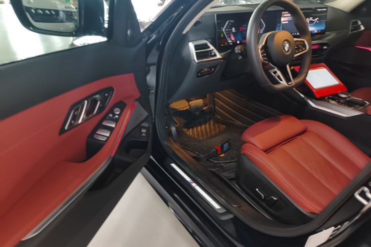 Used BMW 3 Series 2025 330Li M Sport Shadowline Package Driver Seat