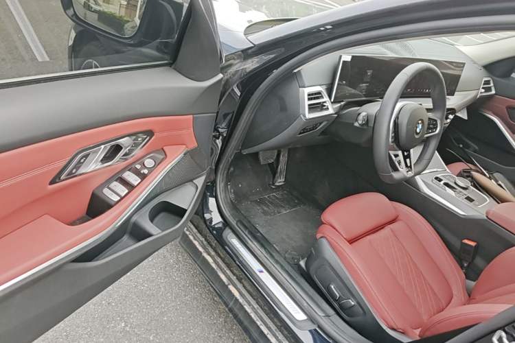 Used BMW 3 Series 2025 325i M Sport Package Driver Seat