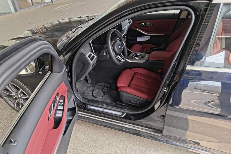Used BMW 3 Series 2025 325i M Sport Package Driver Seat