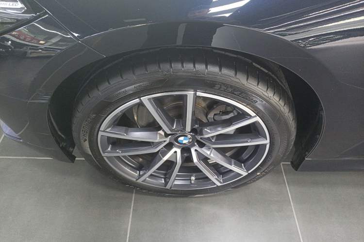 Used BMW 3 Series 2025 325Li M Sport Package Exterior 4