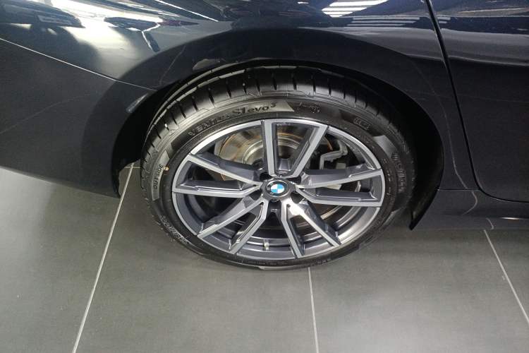 Used BMW 3 Series 2025 325Li M Sport Package Exterior 5