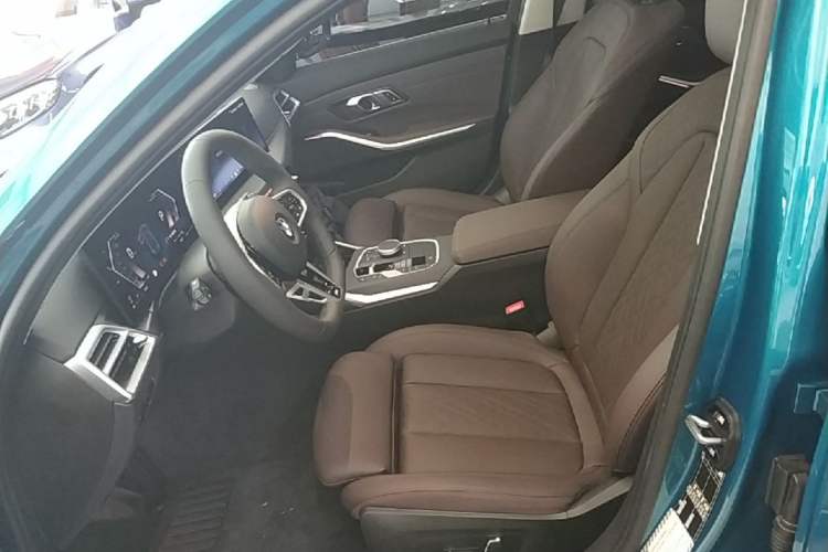 Used BMW 3 Series 2025 325Li M Sport Package Left Front Seat