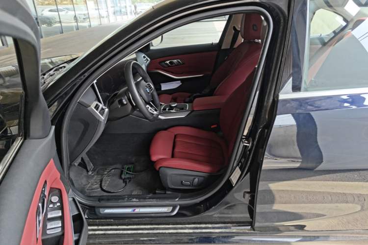Used BMW 3 Series 2025 325i M Sport Package Left Front Seat