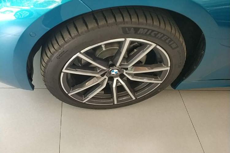 Used BMW 3 Series 2025 325Li M Sport Package Left Front Wheel Hub