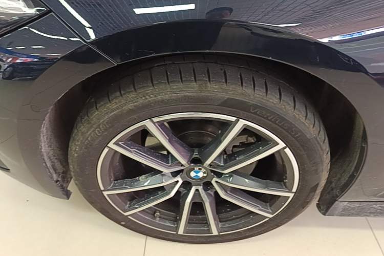 Used BMW 3 Series 2025 325Li M Sport Package Left Front Wheel Hub