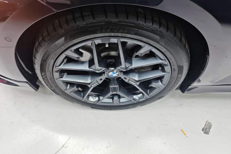 Used BMW 3 Series 2025 330i M Sport Night Edition Package Left Front Wheel Hub