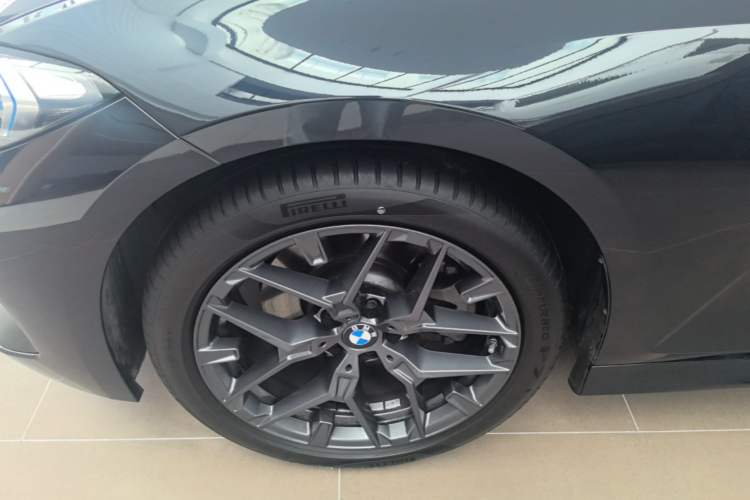 Used BMW 3 Series 2025 330Li M Sport Shadowline Package Left Front Wheel Hub