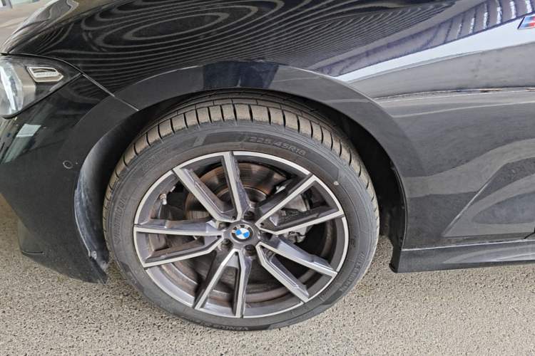 Used BMW 3 Series 2025 325i M Sport Package Left Front Wheel Hub