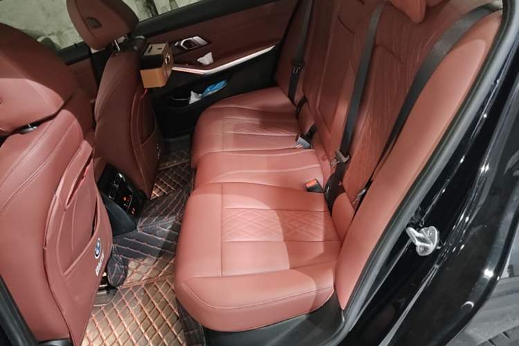 Used BMW 3 Series 2025 330Li M Sport Shadowline Package Left Rear Seat