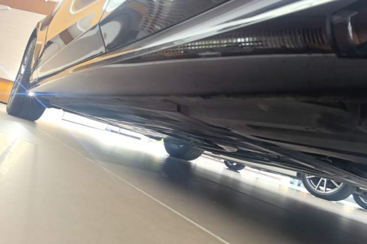 Used BMW 3 Series 2025 330Li M Sport Shadowline Package Left Side Sill