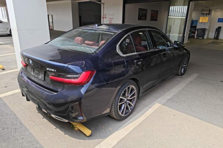 Used BMW 3 Series 2025 325i M Sport Package Rear Right 45 Deg