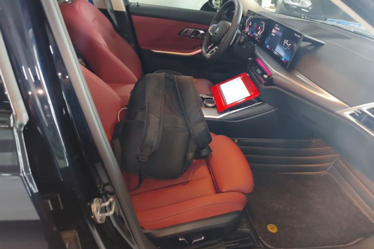 Used BMW 3 Series 2025 330Li M Sport Shadowline Package Right Front Seat