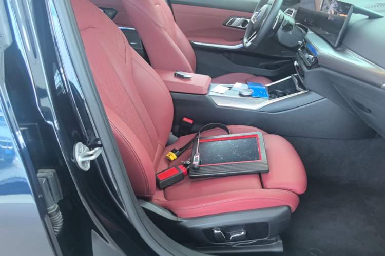 Used BMW 3 Series 2025 330Li M Sport Shadowline Package Right Front Seat