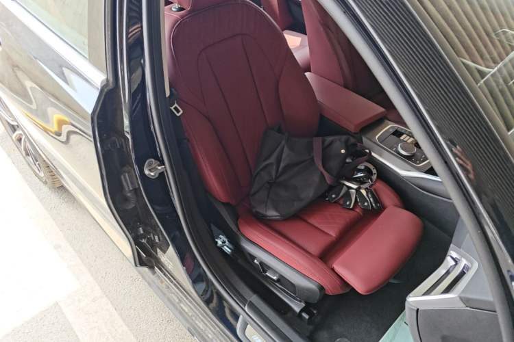 Used BMW 3 Series 2025 325i M Sport Package Right Front Seat