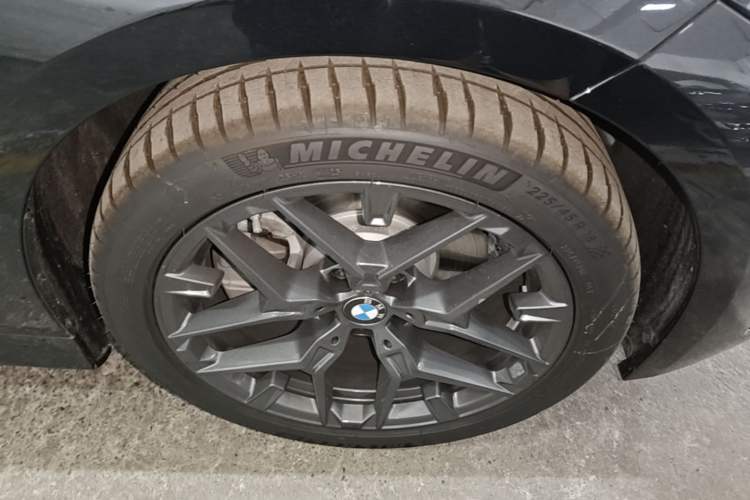 Used BMW 3 Series 2025 330Li M Sport Shadowline Package Right Front Wheel Hub
