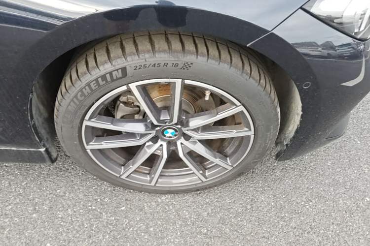 Used BMW 3 Series 2025 325i M Sport Package Right Front Wheel Hub