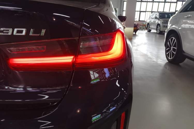 Used BMW 3 Series 2025 330Li M Sport Shadowline Package Right Rear Taillight
