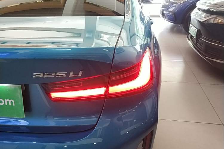 Used BMW 3 Series 2025 325Li M Sport Package Right Rear Taillight