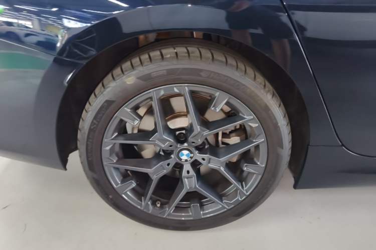 Used BMW 3 Series 2025 330Li M Sport Shadowline Package Right Rear Wheel Hub