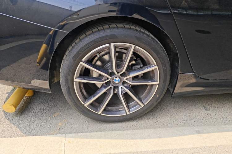 Used BMW 3 Series 2025 325i M Sport Package Right Rear Wheel Hub
