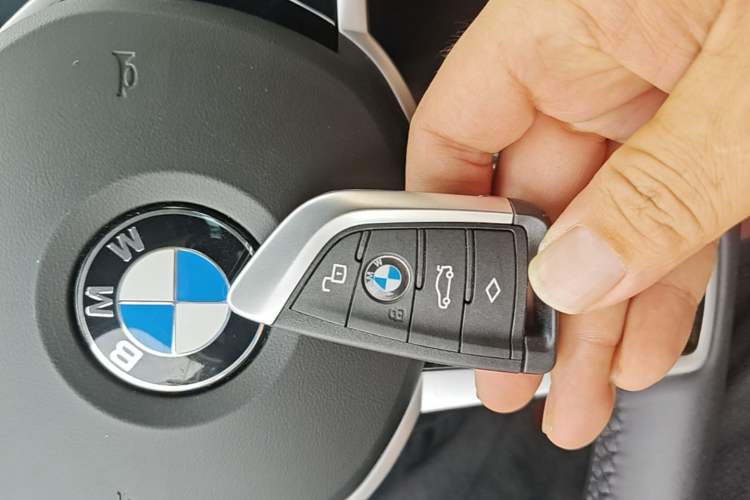 Used BMW 3 Series 2025 325i M Sport Package Vehicle Key