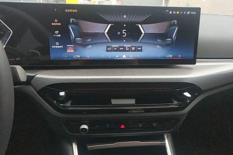 Used BMW 3 Series 2025 330Li M Sport Shadowline Package Audio And AC Panel