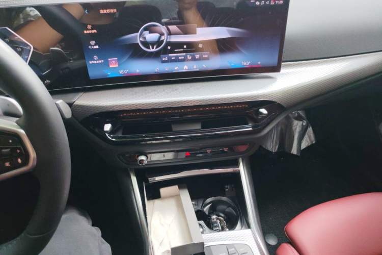 Used BMW 3 Series 2025 330Li M Sport Shadowline Package Audio And AC Panel
