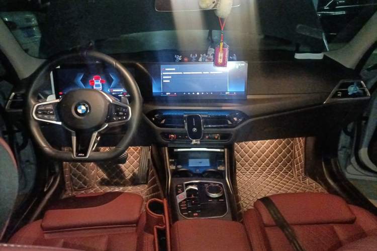 Used BMW 3 Series 2025 325i M Sport Package Center Console
