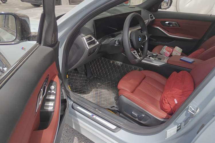 Used BMW 3 Series 2025 330Li Luxury Edition M Sport Night Edition Package Driver Seat