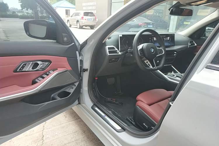 Used BMW 3 Series 2025 330Li M Sport Shadowline Package Driver Seat