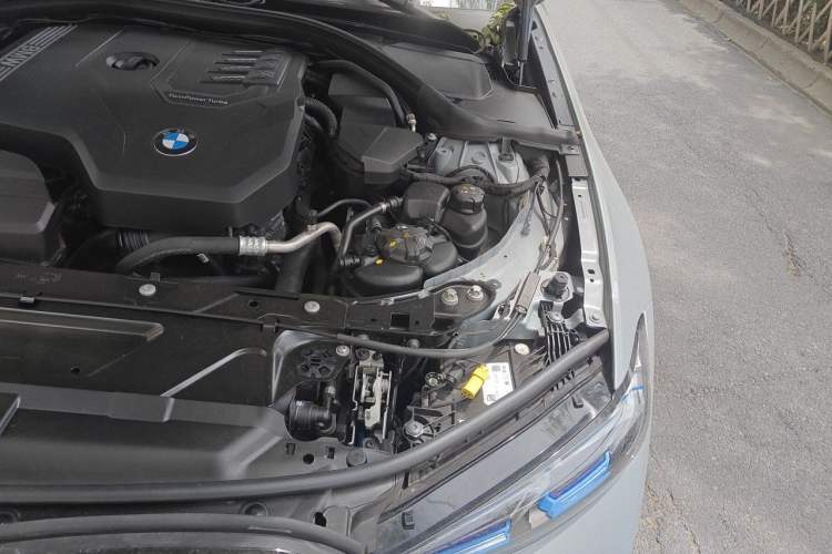 Used BMW 3 Series 2025 330Li Luxury Edition M Sport Night Edition Package Engine Bay Left