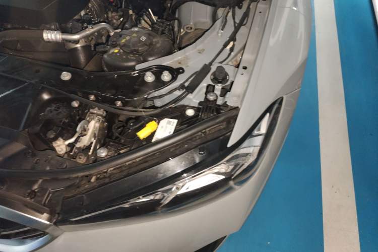 Used BMW 3 Series 2025 325Li M Sport Package Engine Bay Left