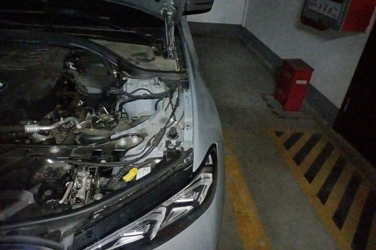 Used BMW 3 Series 2025 325i M Sport Package Engine Bay Left