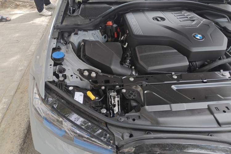 Used BMW 3 Series 2025 330Li Luxury Edition M Sport Night Edition Package Engine Bay Right